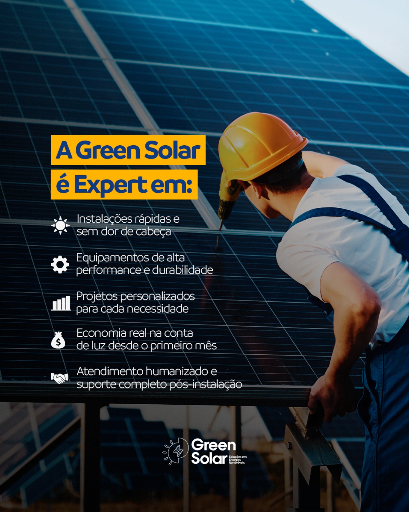 Técnico instalando painel solar em telhado